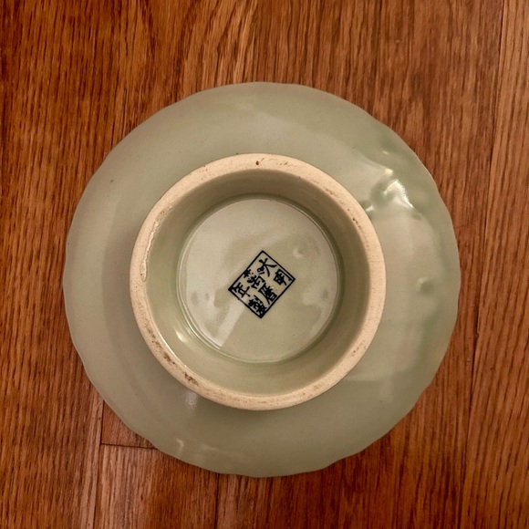 Blue and White Raised Khoi Fish Patterned Plate - Picture 2 of 6